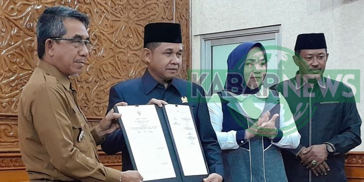 pengesahan Raperda Perlindungan perempuan menjadi perda
