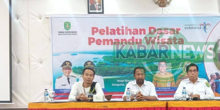 Nurullah menutup pelatihan dasar pemandu wisata yang berlangsung di Hotel Royal Victoria, Sangatta