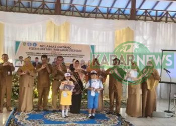Bupati Kabupaten Kutim, Ardiansyah Sulaiman turut serta mengunjungi Sekolah Dasar (SD) Negeri 001 Sangatta Utara