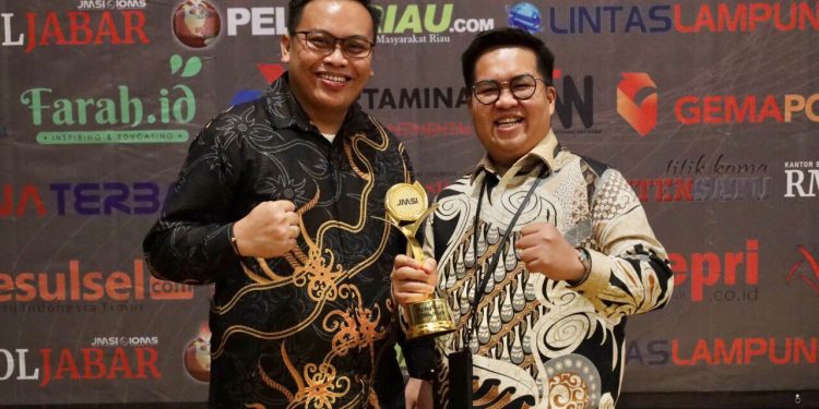 Wakil Bupati Kutai Kartanegara Raih Penghargaan Tokoh Peduli UMKM dalam JMSI Award 2024