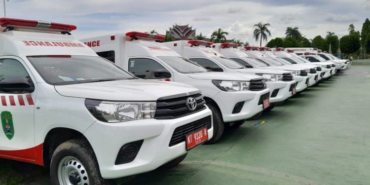 Pemkab Kutai Timur Serahkan 34 Unit Ambulans